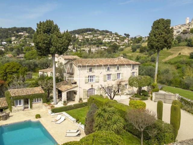 Maison 10 pièces 215 m²