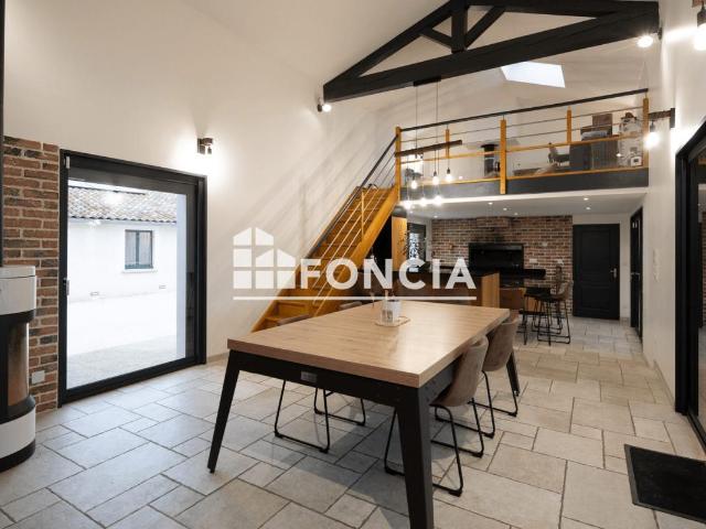 Maison 10 pièces 216 m²