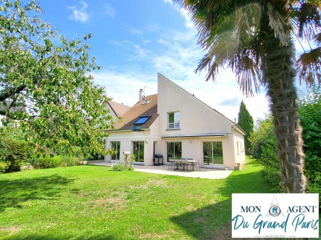 Maison 10 pièces 216 m²