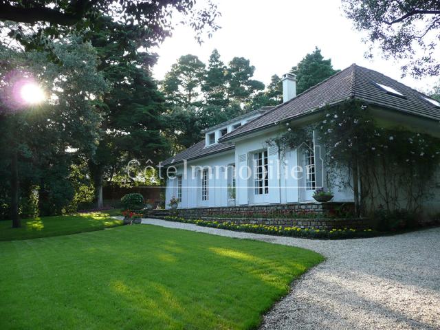Maison 10 pièces 216 m²