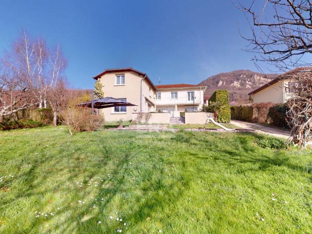 Maison 9 pièces 219 m²