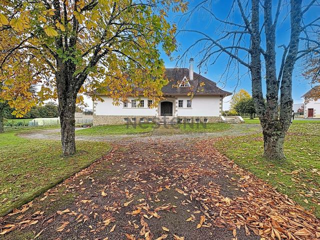 Maison 10 pièces 223 m²