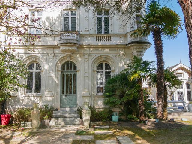 Maison 10 pièces 223 m²