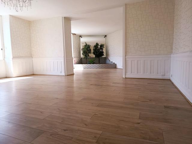 Maison 10 pièces 220 m²