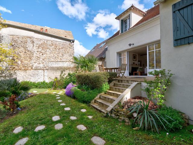 Maison 10 pièces 220 m²