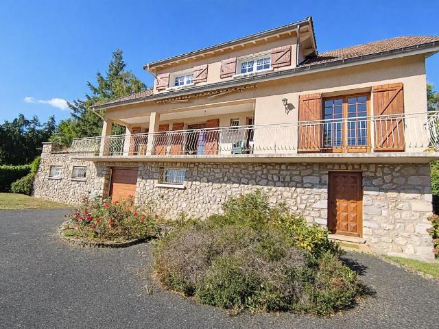 Maison 10 pièces 220 m²