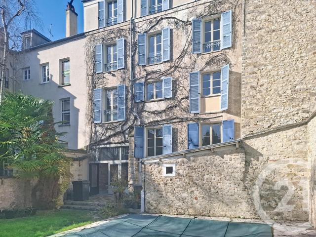 Maison 10 pièces 221 m²