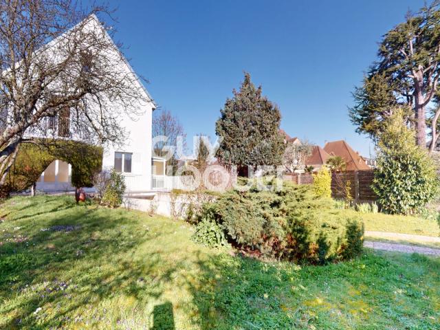Maison 10 pièces 221 m²