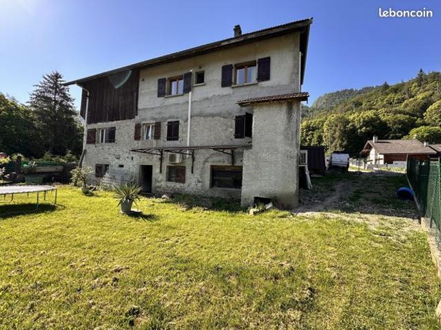 Maison 10 pièces 221 m²