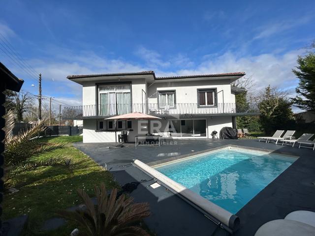 Maison 10 pièces 222 m²