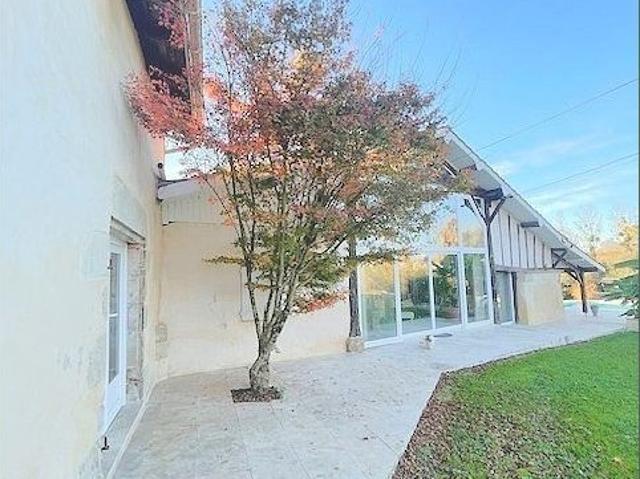 Maison 10 pièces 222 m²