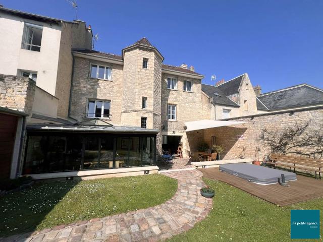 Maison 10 pièces 222 m²