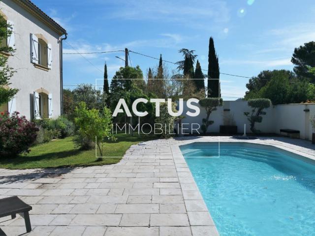 Maison 10 pièces 227 m²