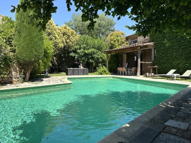Maison 10 pièces 225 m²