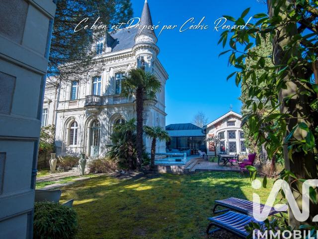 Maison 10 pièces 225 m²