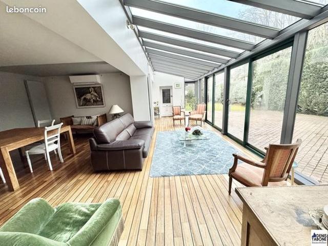 Maison 10 pièces 225 m²
