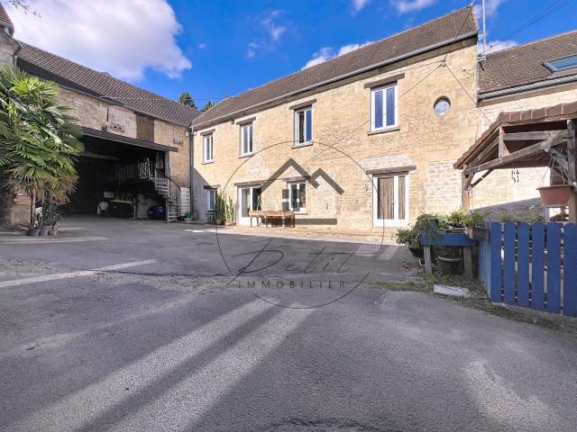 Maison 10 pièces 225 m²