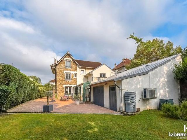 Maison 10 pièces 225 m²