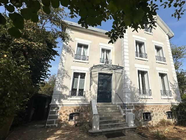 Maison 10 pièces 225 m²
