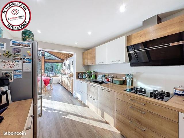 Maison 10 pièces 225 m²