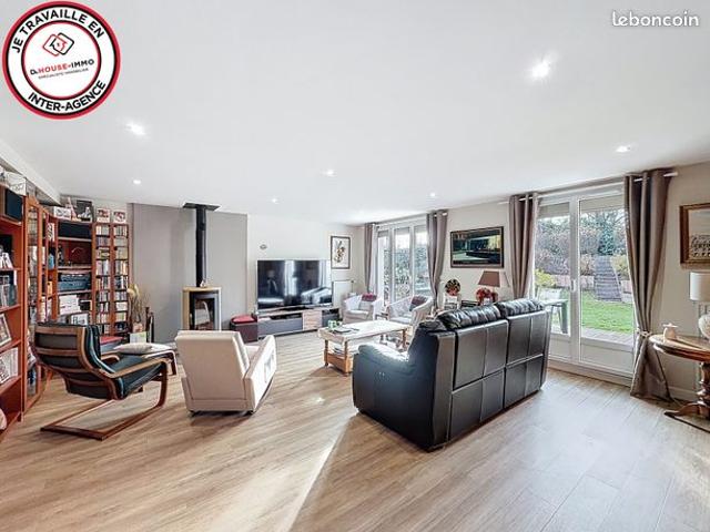 Maison 10 pièces 225 m²