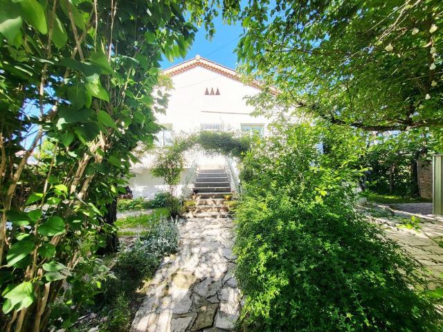 Maison 10 pièces 226 m²