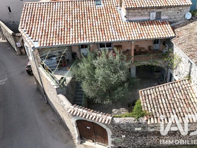 Maison 10 pièces 226 m²