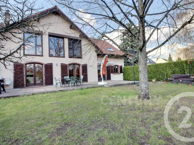 Maison 10 pièces 233 m²