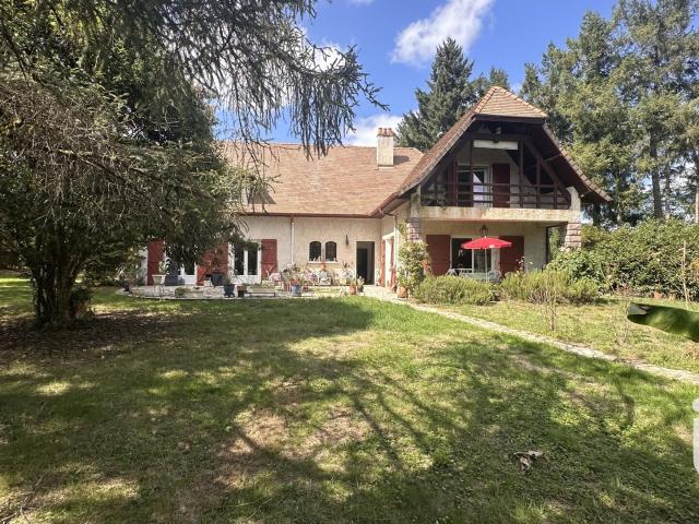 Maison 10 pièces 233 m²