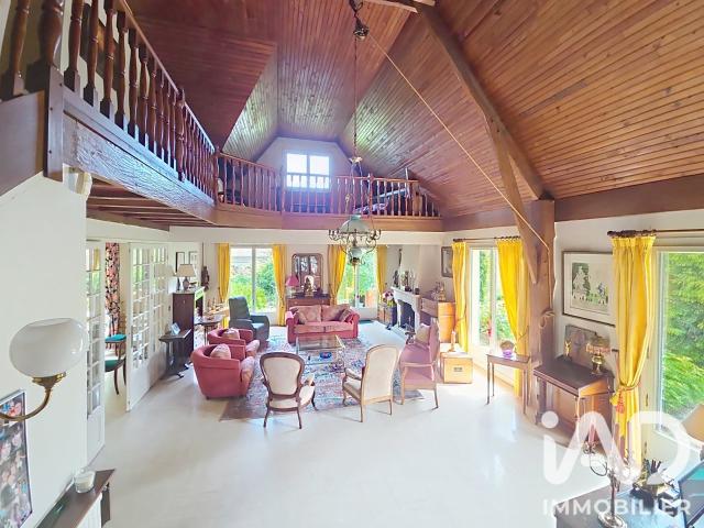 Maison 10 pièces 233 m²