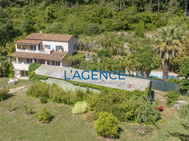 Maison 10 pièces 233 m²
