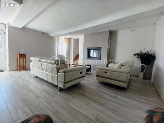 Maison 10 pièces 230 m²