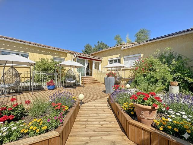 Maison 10 pièces 230 m²