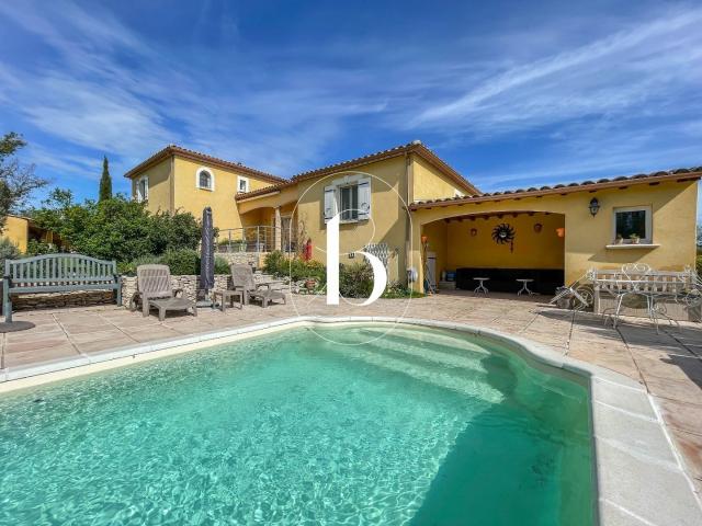 Maison 10 pièces 230 m²