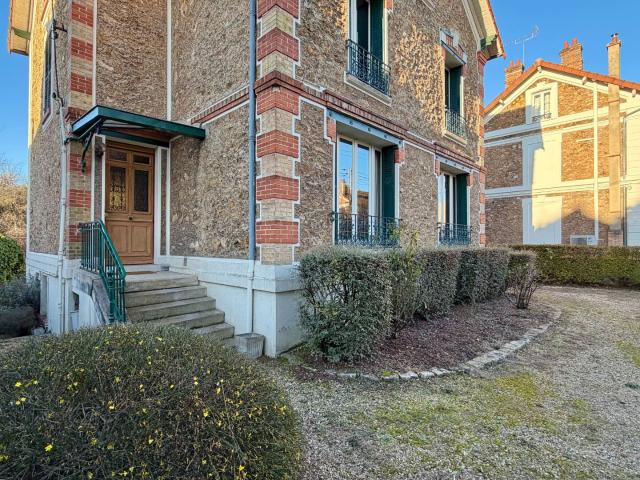 Maison 10 pièces 230 m²