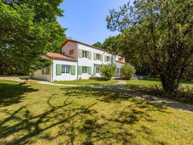 Maison 10 pièces 232 m²