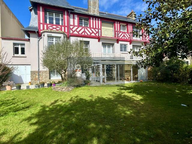 Maison 10 pièces 232 m²