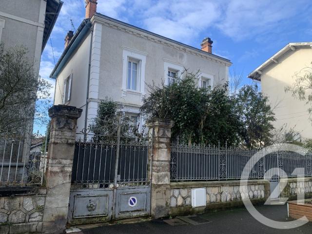 Maison 10 pièces 232 m²