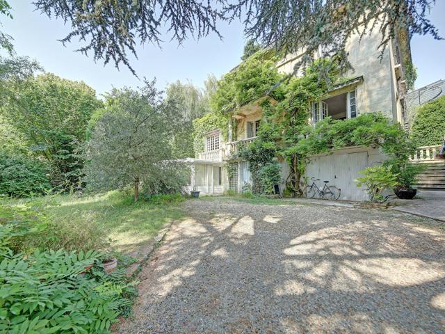 Maison 10 pièces 237 m²