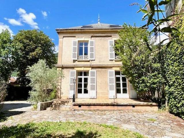 Maison 10 pièces 237 m²