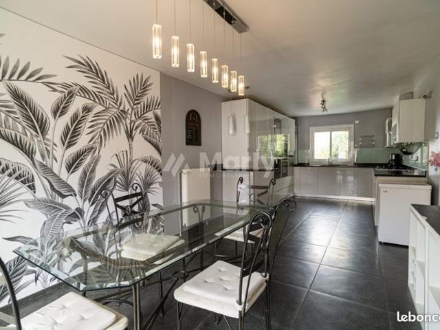 Maison 10 pièces 237 m²