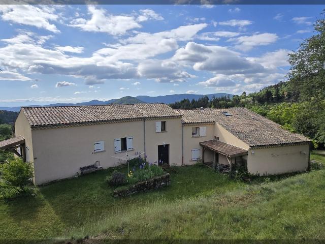 Maison 10 pièces 237 m²
