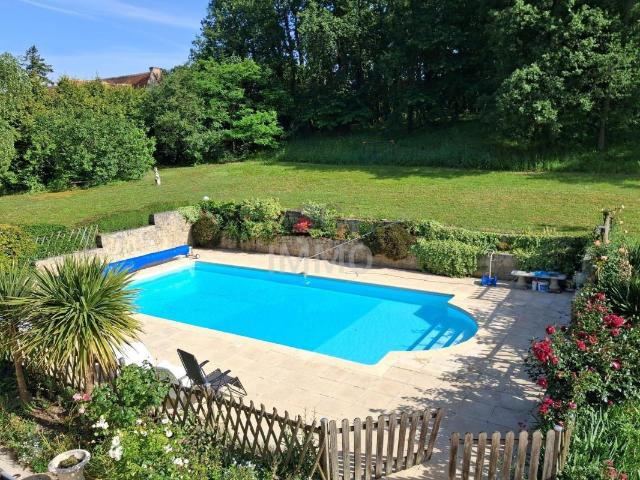 Maison 10 pièces 237 m²