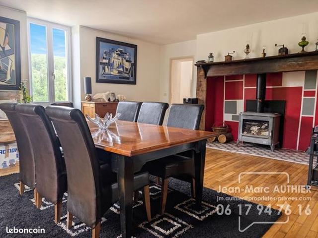 Maison 10 pièces 234 m²
