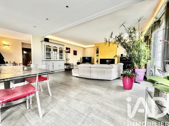 Maison 10 pièces 234 m²