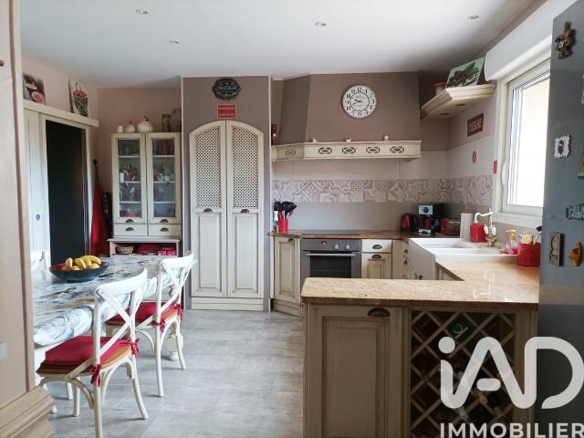 Maison 10 pièces 234 m²