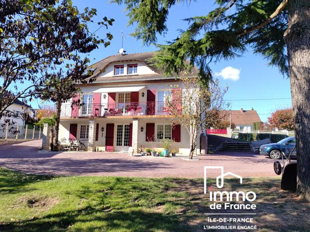 Maison 10 pièces 234 m²