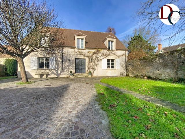 Maison 8 pièces 235 m²