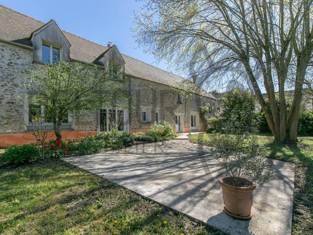 Maison 10 pièces 235 m²