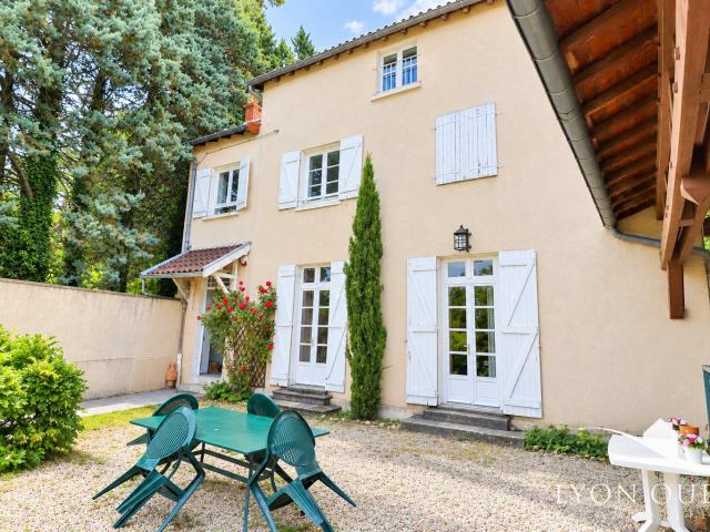 Maison 10 pièces 235 m²